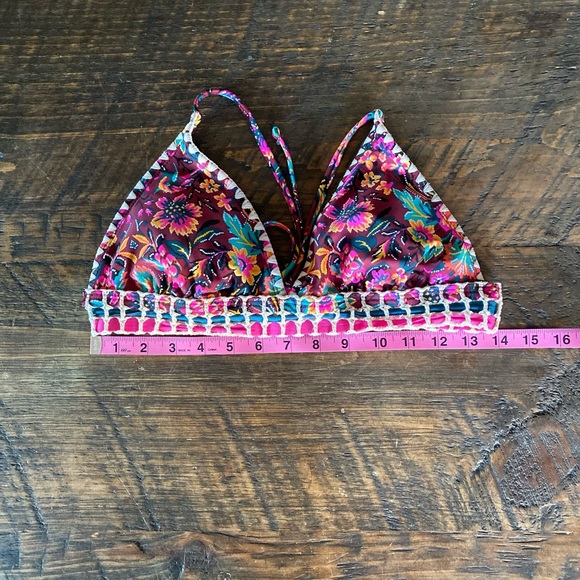 3/$15 🥳 Xhilaration floral embroidered triangle bikini top - Picture 5 of 12